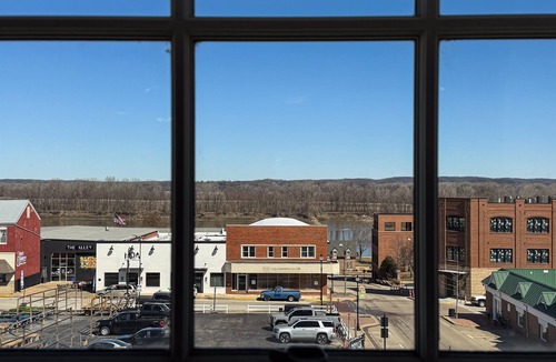 Washington Condo | Tamm Loft | River view, Downtown WashMo, Dog-friendly