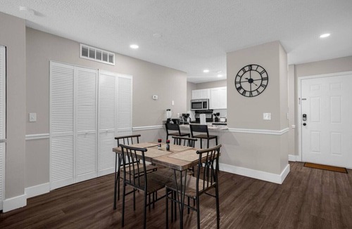 University House | Tampa's Peaceful Retreat