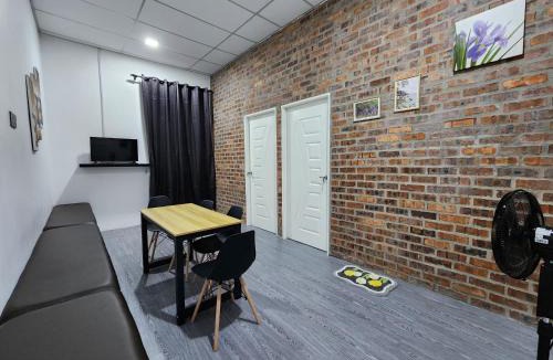 Dungun House | Tamu 1980 Studio