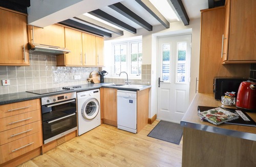 Llanbrynmair Cottage | TAN Y CAPEL, pet friendly, with open fire in Machynlleth