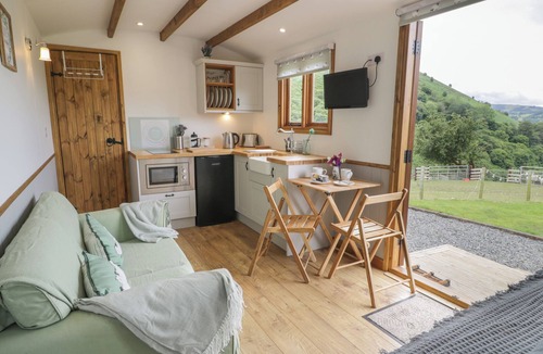 Acrefair Cottage | Tan Y Castell Shepherds Hut