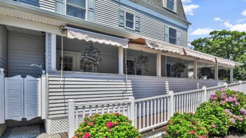 Wall Bed & Breakfast | Tandem Bike Inn