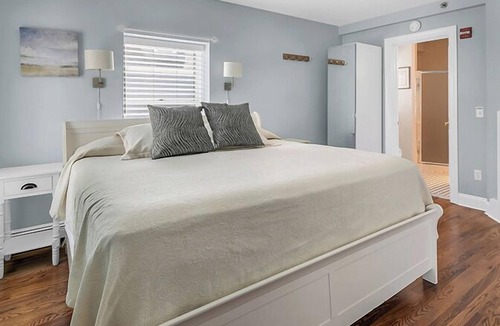 Wall House | Tandem Bike Inn