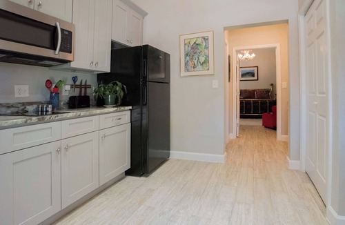 Comfort Cabin | Tank House Stay for 2 in Comfort Texas Access to Pool Hot Tub