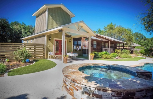 Comfort Cabin | Tank House Stay for 2 in Comfort Texas Access to Pool Hot Tub