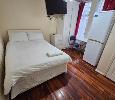 Haselbury Apartment | Tanners End Apartment