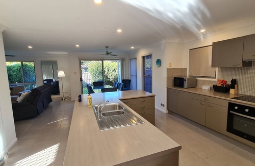Redland Bay House | Tanzanite - Long Term Furnished