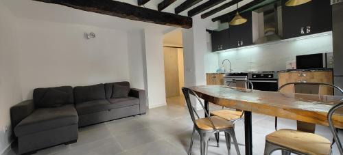 Olot Apartment | TAO.casa METAL