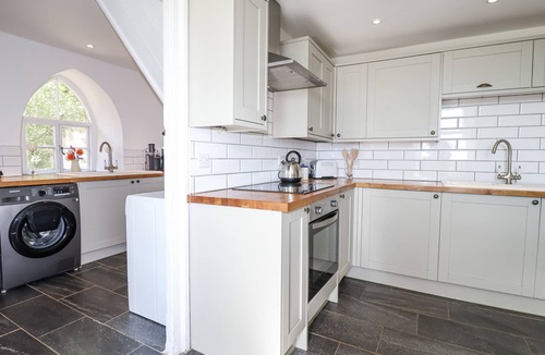 Newton Ferrers Cottage | TAPPS LODGE, pet friendly, with open fire in Yealmpton, South Devon