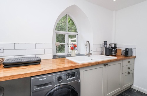 Newton Ferrers Cottage | TAPPS LODGE, pet friendly, with open fire in Yealmpton, South Devon