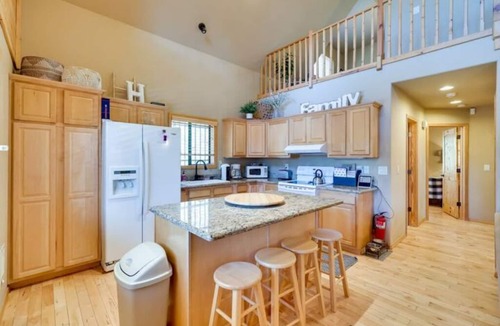 Eagar Cabin | Tara Cabin