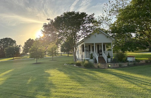 Brenham Cottage | Tara Farms Cottage. Peaceful Retreat on 50 Acres. Soaking Tub + Trails