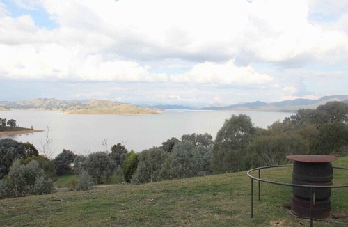 Bonnie Doon House | Tara - Overlooking Lake Eildon