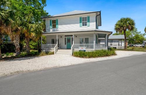 Historic Downtown Apalachicola Hotel | Taranto House by Visit Apalach