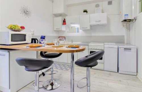 Tarbes Apartment | Tarbes Immeuble résidentiel labelisé et classé Proche des Halles Marcadieu et Brauhauban et du Parc des expositions - Appartements Appaloosa T2 Rdc et Pyrénéa T2 au 1er étage avec terrasse couverte -Parking gratuit-