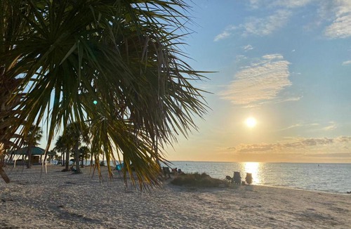 Tarpon Springs Villa | Tarpon House Private Heated Pool, 5 min to Beach