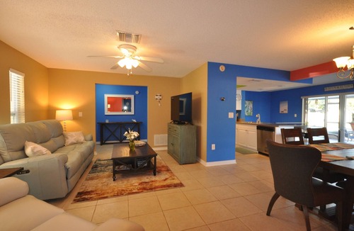 Lake Shore Estates House | Tarpon Lake Escape LLC