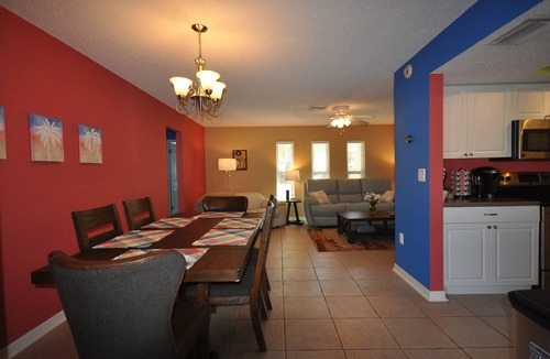 Lake Shore Estates House | Tarpon Lake Escape LLC