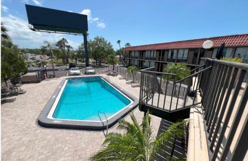Tarpon Springs Hotel | Tarpon Shores Inn