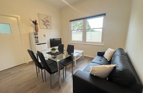 Greenacres House | Tasha's Duplex on Muller