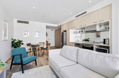 Richmond North Apartment | Tasteful 2-Bed Unit By Bridge Rd Shops