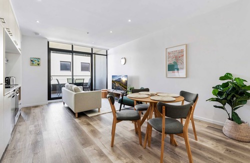 Richmond North Apartment | Tasteful 2-Bed Unit By Bridge Rd Shops