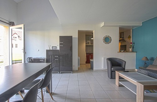 Commes Apartment | Tasteful apartment in Comes with terrace