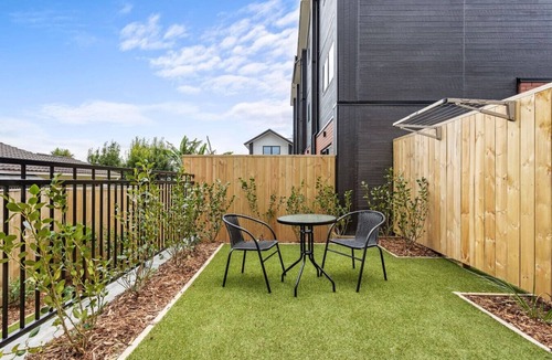 Henderson House | Tasteful Auckland 2 Bed/1 Bath