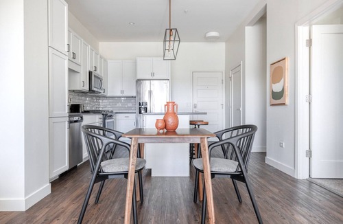 Elmhurst Apartment | Tasteful Elmhurst 1BR w/Lounge, Pool & Gym nr Metra, by Blueground