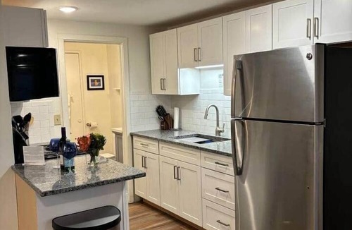 New Haven Apartment | Tasteful two bedroom just minutes to Middlebury!