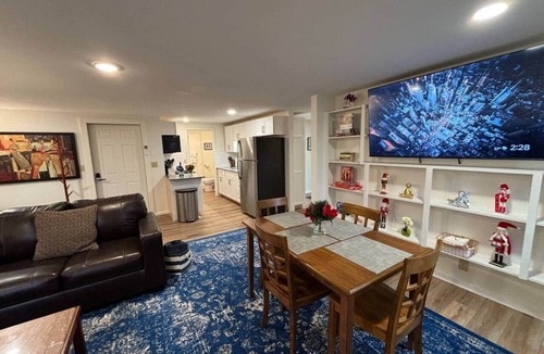 New Haven Apartment | Tasteful two bedroom just minutes to Middlebury!