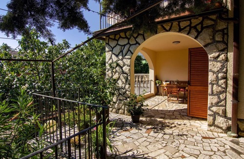 Kornic Apartment | Tasteful vacation apartment near the sea