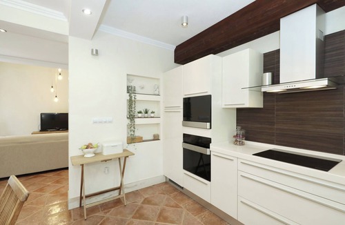 Murter House | Tasteful vacation home for max. 6 persons (3 bedrooms), only 50m from the beach
