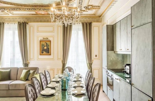 Bonne-Nouvelle Apartment | TASTEFULLY COMPLEMENTED BY CONTEMPORARY LUXURY IN A HERITAGE BUILDING- LOUVRE