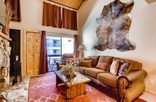 Mount Crested Butte Apartment | Tastefully Decorated Emmons Condo