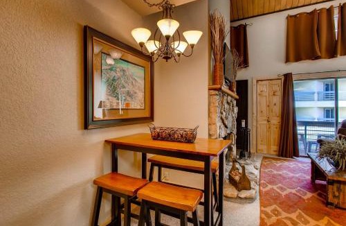 Mount Crested Butte Apartment | Tastefully Decorated Emmons Condo