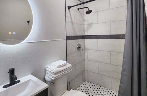 Springfield Apartment | Tastefully furnished repose home