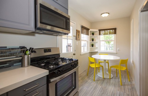Burbank Apartment | Tastefully redone studio, great location. Single person. Fully equipped