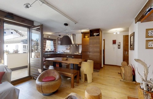 Sils-Maria Apartment | Tastefully renovated 3-room apartment on the first floor, approx.