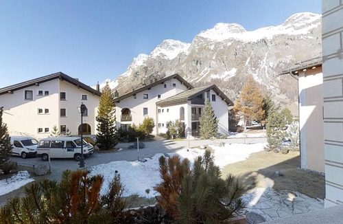 Sils-Maria Apartment | Tastefully renovated 3-room apartment on the first floor, approx.
