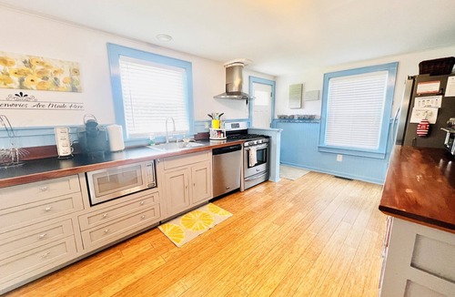 Cape Charles Cottage | Tastefully Renovated Cottage 2.5 Blocks to the Beach