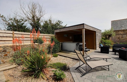 Le Ru House | Tastefully renovated cottage in 2017