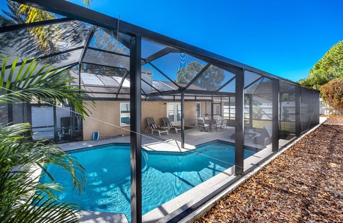 Barrington Oaks West House | Tastefully updated, Heated Pool, 10 min to Beach!