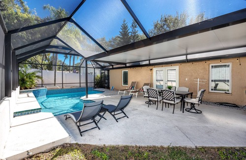 Barrington Oaks West House | Tastefully updated, Heated Pool, 10 min to Beach!