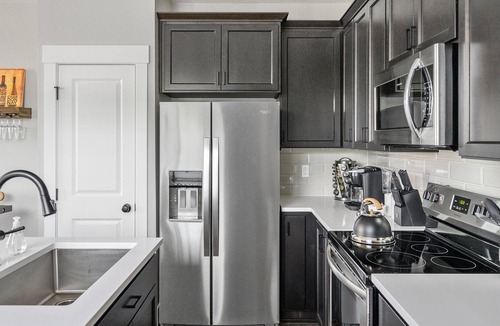 Carlton House | Tasting Rooms Around the Corner!