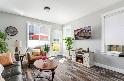 Carlton House | Tasting Rooms Around the Corner!