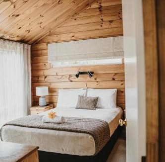 Hahei Cabin | Tatahi Lodge Beach Resort