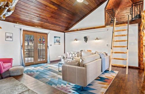 Custer House | Tatanka Hideaway Hot Tub Pool Table Massive Space