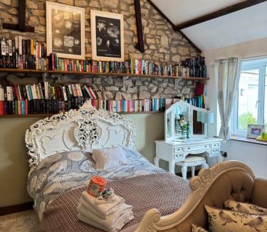 Vale of Glamorgan Bed & Breakfast | Tathan Herd