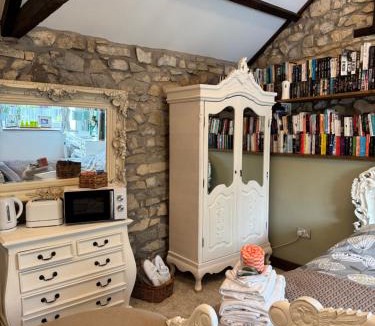 Vale of Glamorgan Bed & Breakfast | Tathan Herd